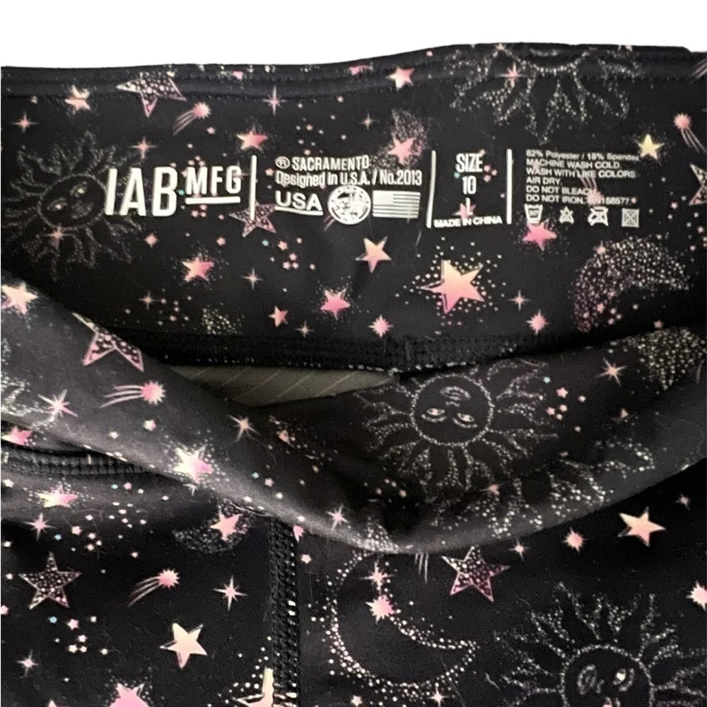 I am becoming 3 inch shorts no ride celestial print moon stars size large - Picture 4 of 4
